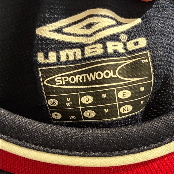 Manchester United Umbro Throwback Soccer Jersey Vodafone - Picture 3 of 5